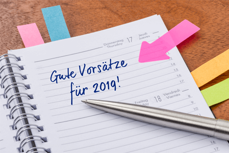 aktuelles-vorsaetze-stift-liegt-auf-block